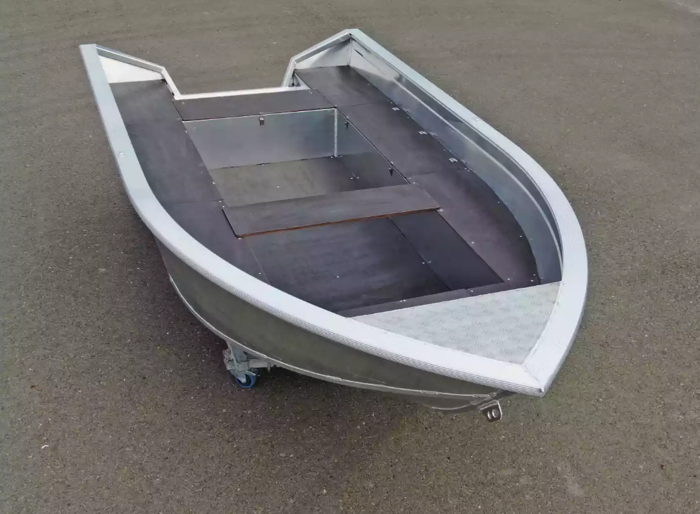 Алюминиевая лодка  Неман-420 в Волжском