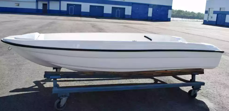 Стеклопластиковая лодка Пингвин (тримаран) в Волжском