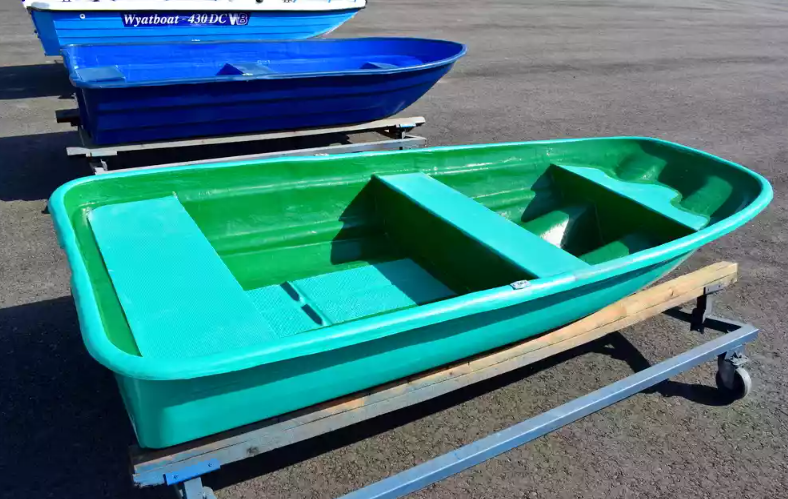 Стеклопластиковая лодка Старт (тримаран) в Волжском