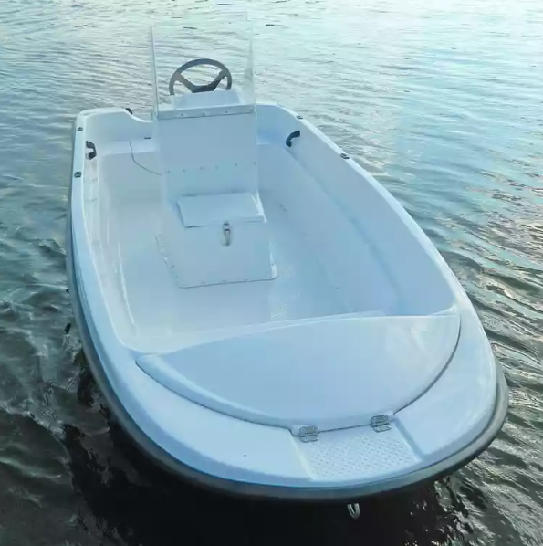 Стеклопластиковая лодка Пингвин с консолью (тримаран) в Волжском