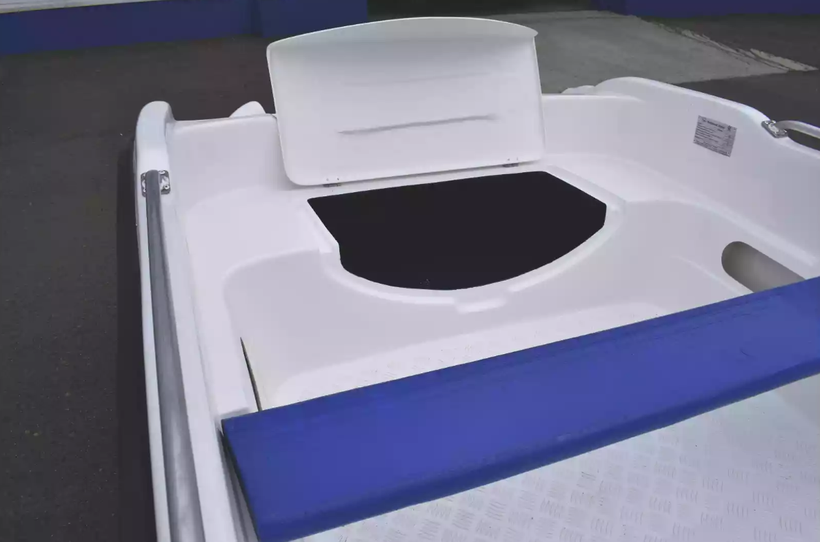 Стеклопластиковая лодка Пингвин New (тримаран) в Волжском