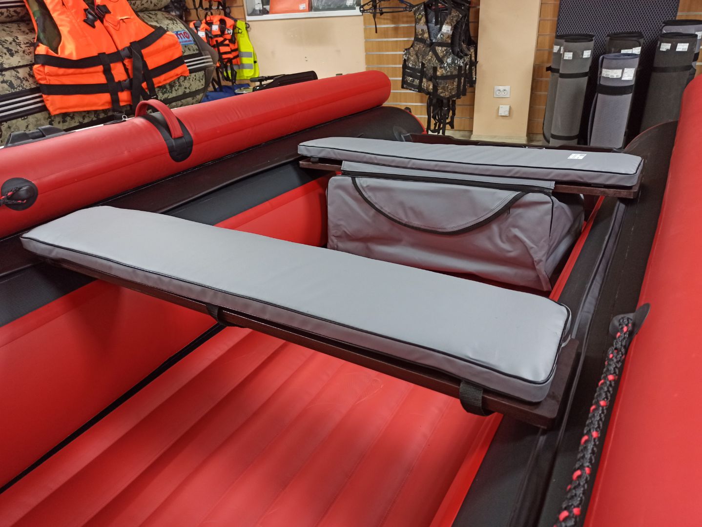 КОМПЛЕКТ МЯГКИХ НАКЛАДОК С СУМКОЙ ДЛЯ ЛОДОК 90Х20 СЕРЫЙ в Волжском