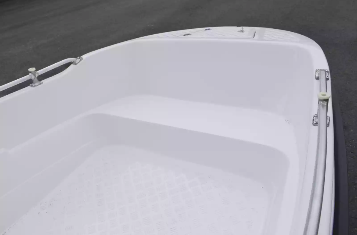 Стеклопластиковая лодка Пингвин New (тримаран) в Волжском