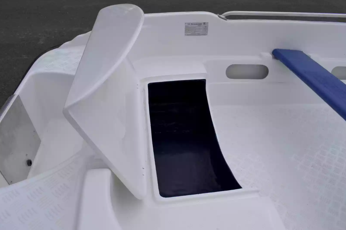 Стеклопластиковая лодка Пингвин New (тримаран) в Волжском