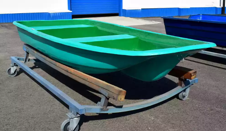 Стеклопластиковая лодка Старт (тримаран) в Волжском