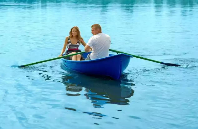 Стеклопластиковая лодка Дельфин в Волжском