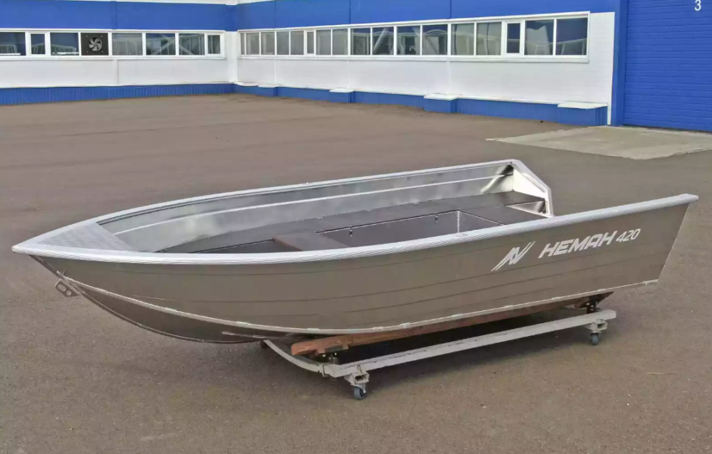 Алюминиевая лодка  Неман-420 в Волжском