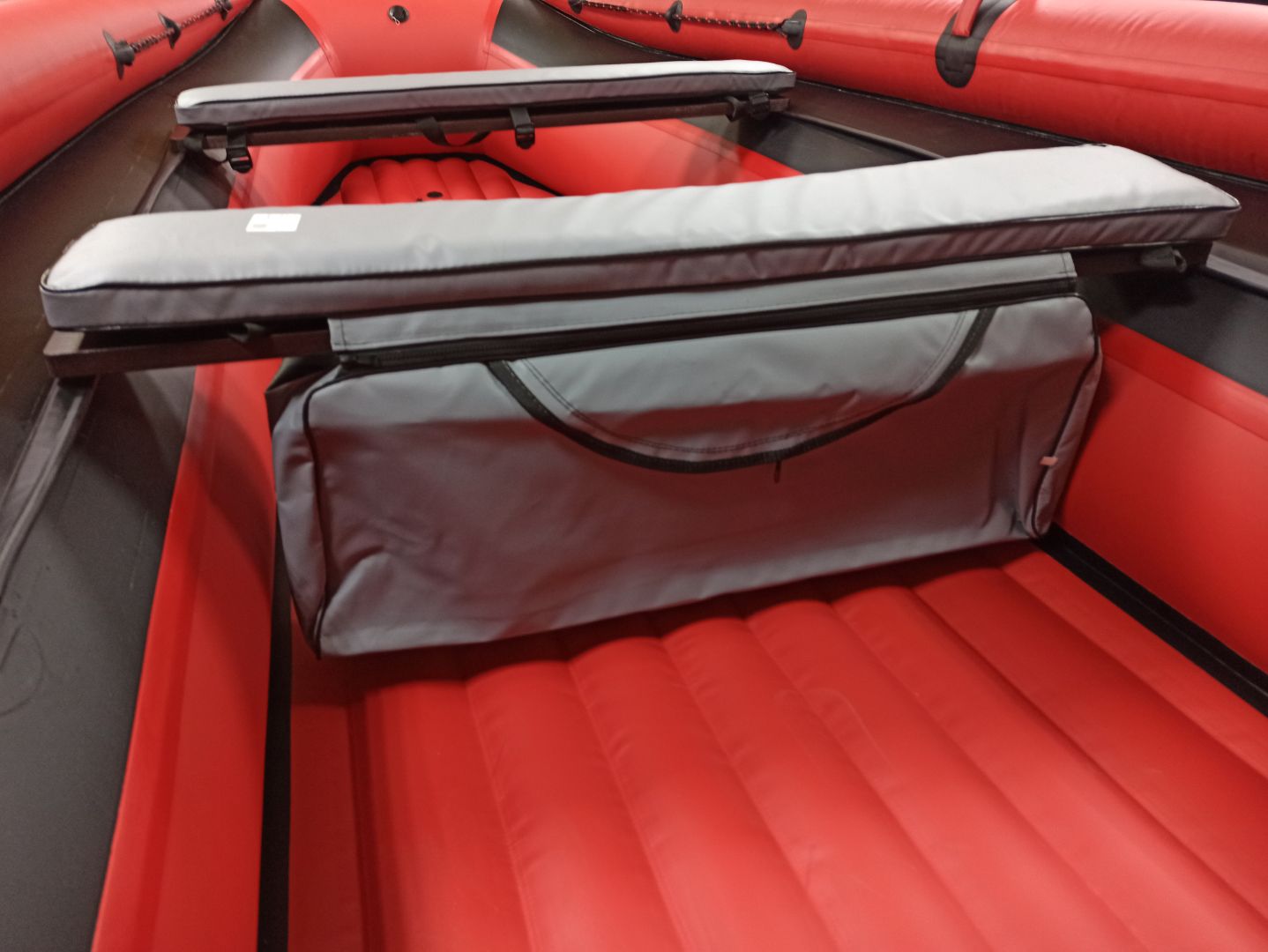 КОМПЛЕКТ МЯГКИХ НАКЛАДОК С СУМКОЙ ДЛЯ ЛОДОК 90Х20 СЕРЫЙ в Волжском