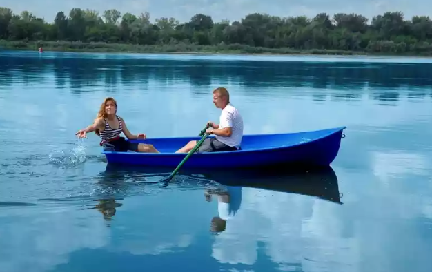 Стеклопластиковая лодка Дельфин в Волжском