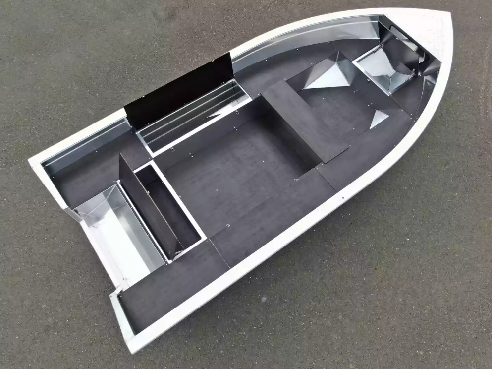 Алюминиевая лодка  Неман-420 в Волжском