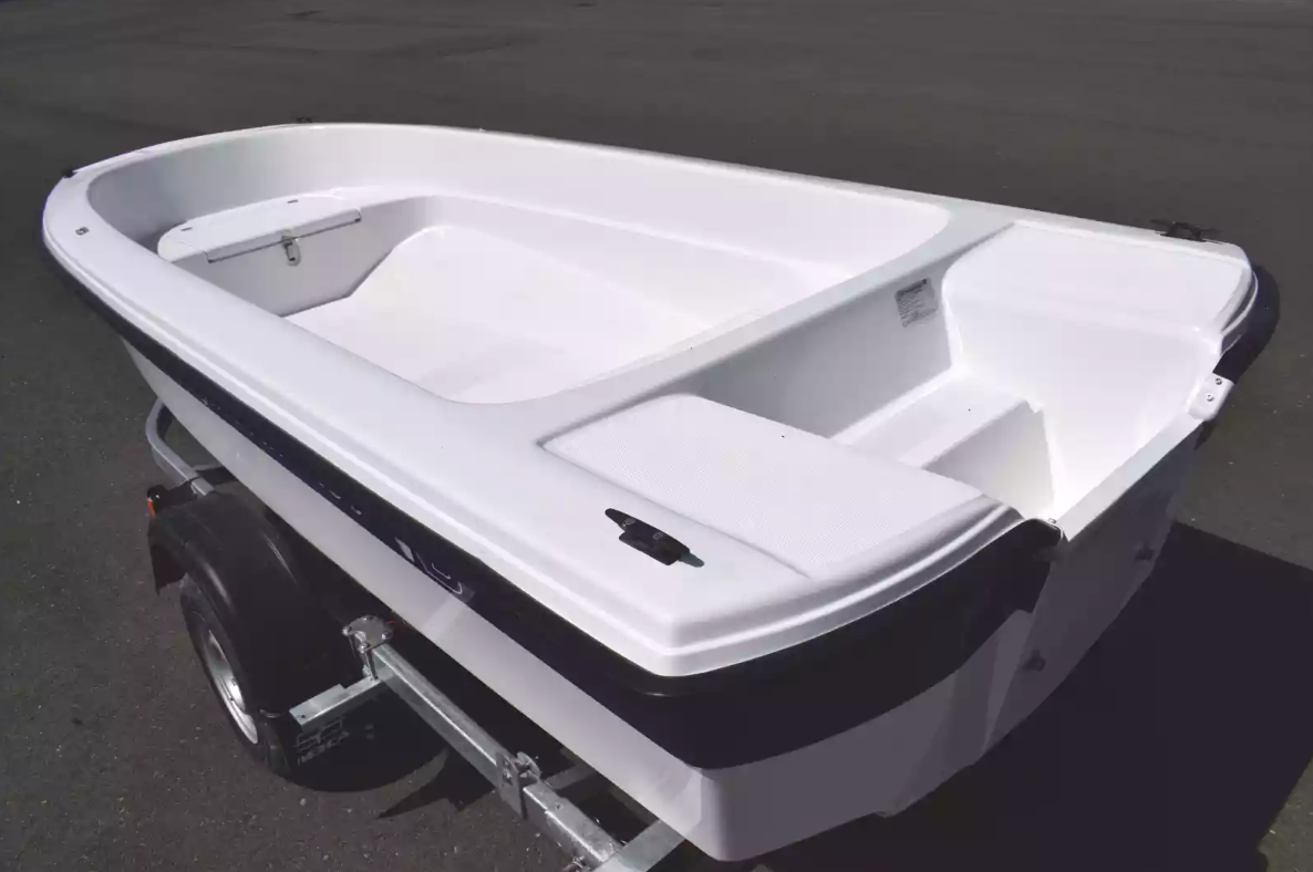Стеклопластиковая лодка Wyatboat 430 тримаран в Волжском