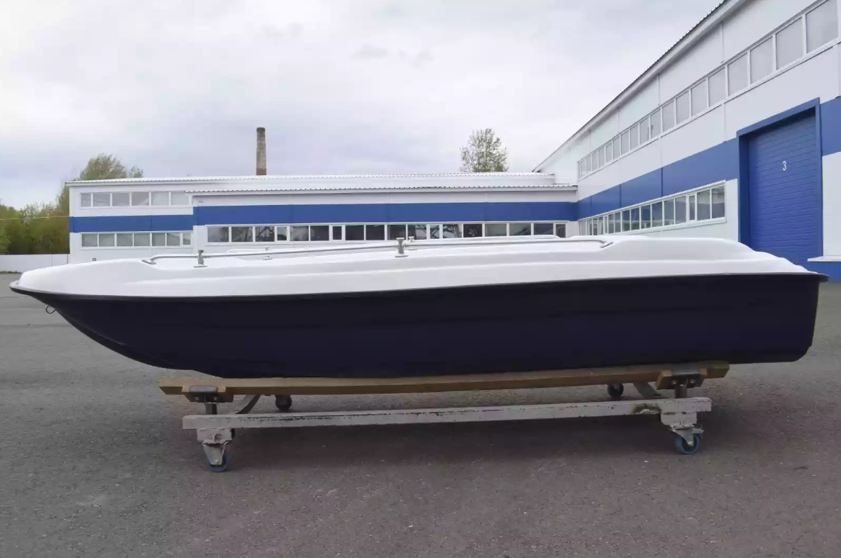 Стеклопластиковая лодка Пингвин New (тримаран) в Волжском