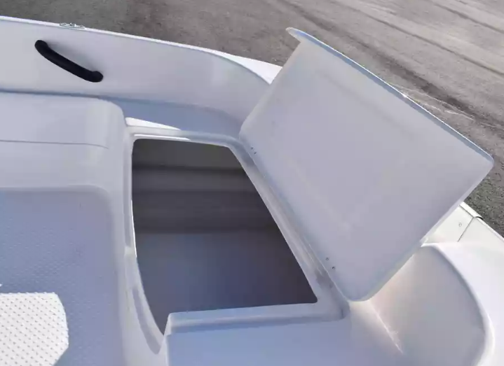 Стеклопластиковая лодка Пингвин (тримаран) в Волжском